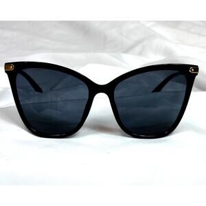 Chic Elegant Cat Eye Dark Sunglasses Detailed Etched Arm Black
